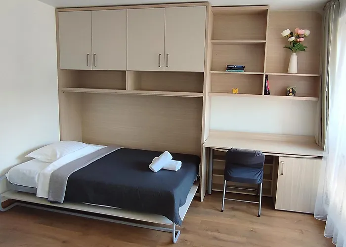 2 Coastal Retreat Apartments