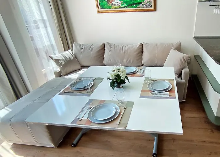 2 Coastal Retreat Apartments